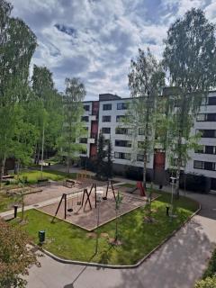Direct train to Helsinki and airport, near shopping center - Vantaa - 9