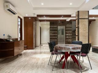 Bluebonnets Hotel - Indore - 3