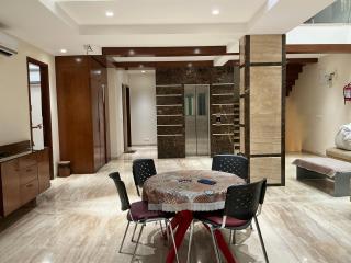 Bluebonnets Hotel - Indore - 2