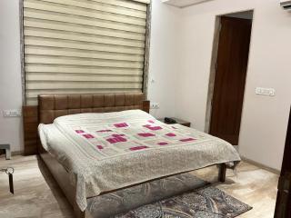 Bluebonnets Hotel - Indore - 1