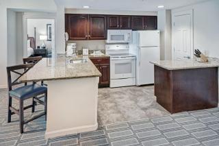 Wyndham Old Town Alexandria 2BR Apartment with Resort Access - Alexandria - 4