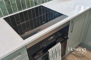 Fairmile Loft - Cosy 1-Bed Stay in Central Henley - Henley on Thames - 3