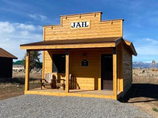 Old West Escapes - Island Park - 9