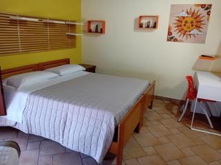 Casa Happy - La mansarda del sorriso con parcheggio privato a Valcorrente - 2