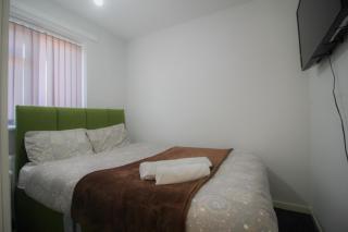 Budget Modern Room in Wolverhampton-Ideal for Work Trips - Coseley - 0