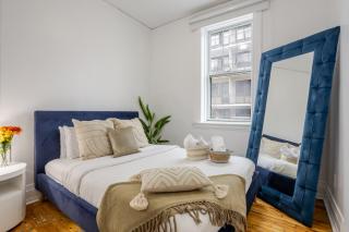 Chic 4BR Haven Sunlit in Downtown MTL - Montréal - 5