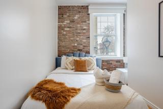 Chic 4BR Haven Sunlit in Downtown MTL - Montréal - 6