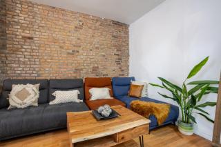 Chic 4BR Haven Sunlit in Downtown MTL - Montréal - 7