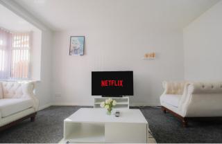 Budget Modern Room in Wolverhampton-Ideal for Work Trips - 4