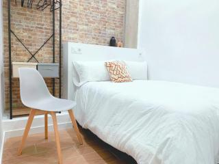Private Room With Bathroom, Netflix & Wifi - Valencia - 3
