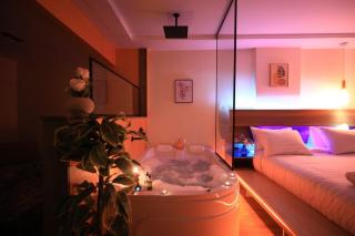 Orange Blossom 5 min Airport Jacuzzi Suite, Massager - Cairo - 1