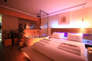 Orange Blossom 5 min Airport Jacuzzi Suite, Massager - Cairo - 0