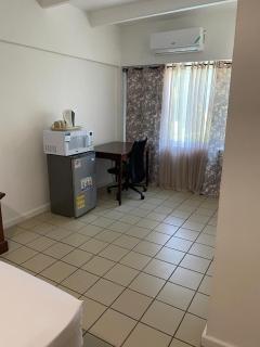 Pineapple Court Hotel - 9