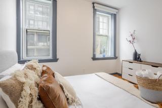 Prime Location Charming 4BR in Downtown MTL - Montréal - 8