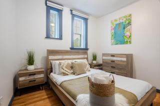 Prime Location Charming 4BR in Downtown MTL - Montréal - 5