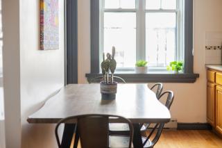 Prime Location Charming 4BR in Downtown MTL - Montréal - 1