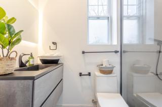 Prime location Lovely 3BR downtown MTL - Montréal - 8