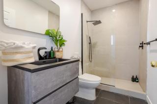 Prime Location Gorgeous 4BR Downtown MTL - Montréal - 7