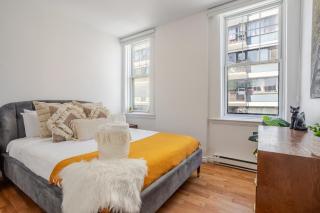Prime Location Gorgeous 4BR Downtown MTL - Montréal - 2