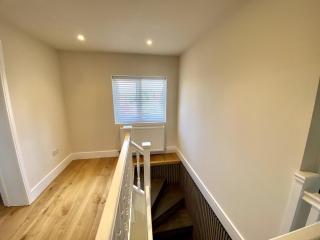 Luxury 5 Bedrooms House in Milton Keynes - Milton Keynes - 9