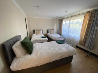 Luxury 5 Bedrooms House in Milton Keynes - Milton Keynes - 6
