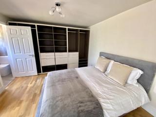 Luxury 5 Bedrooms House in Milton Keynes - Milton Keynes - 4