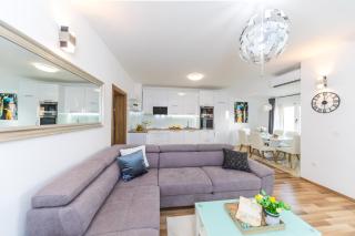 Sea view apartment - Kaštela - 1