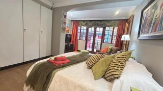 Artzy's Guest Bedroom - Northriding - 9