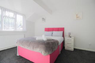 Private En-Suite With Free Wi-Fi & Parking in Wolverhampton - Coseley - 8