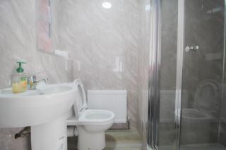 Private En-Suite With Free Wi-Fi & Parking in Wolverhampton - Coseley - 1