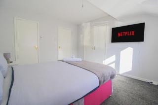 Private En-Suite With Free Wi-Fi & Parking in Wolverhampton - Coseley - 9