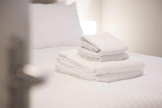 Two Double Bed Coach House with Parking Fast WiFi - 8