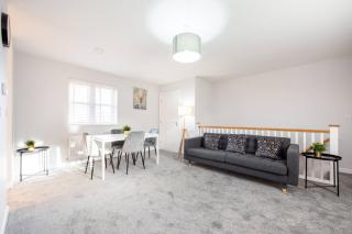 Two Double Bed Coach House with Parking Fast WiFi - 3