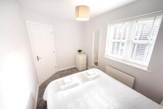 Two Double Bed Coach House with Parking Fast WiFi - 1