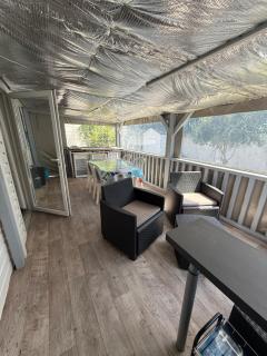Mobilhome tout confort avec terrasse - Saint-Vivien - 9