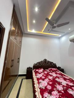 Cozy & Stylish Home - - 6