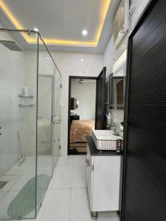 Cozy & Stylish Home - - 4
