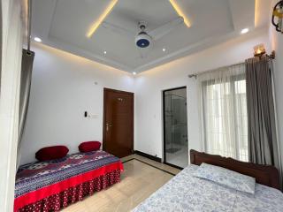 Cozy & Stylish Home - - 3