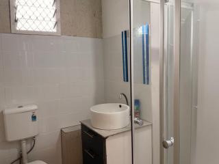 Studio Sleeps 2 with Free Parking - 7