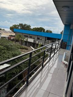 Studio Sleeps 2 with Free Parking - 3