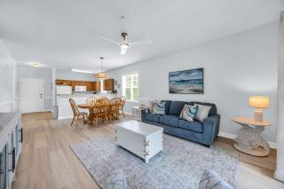 Lakefront Condo w Huge Waterfront Pool Hot Tub - North Myrtle Beach - 2