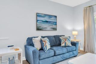 Lakefront Condo w Huge Waterfront Pool Hot Tub - North Myrtle Beach - 1