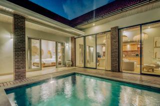 Stylish 3BR Villa in Central Berawa - near Finns - 2