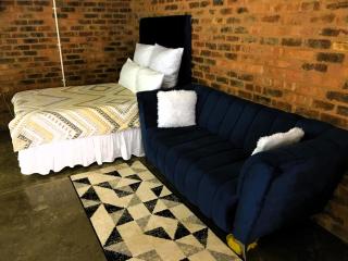Thami's Lodge Unit 324 with Free WiFi - Johannesburg - 8