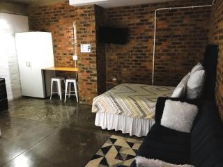 Thami's Lodge Unit 324 with Free WiFi - Johannesburg - 5