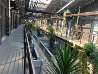 Thami's Lodge Unit 324 with Free WiFi - Johannesburg - 4