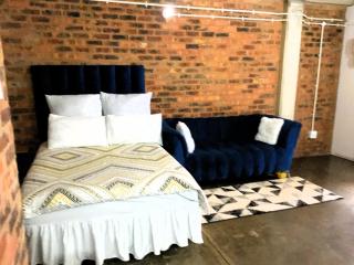 Thami's Lodge Unit 324 with Free WiFi - Johannesburg - 2