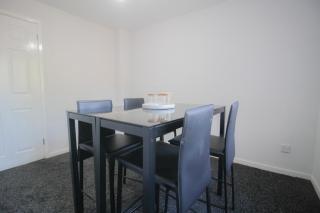 Budget Modern Room in Bilston-Ideal for Work Trips - 1