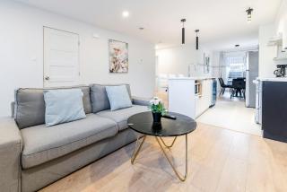T1 Joliette Suites Longueuil New Stylish 3-BDR free parking close to Dix 30&DT - 0