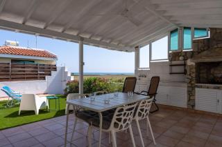 Beachside 2BR Villa with Garden & BBQ in Pervolia - Perivólia - 2